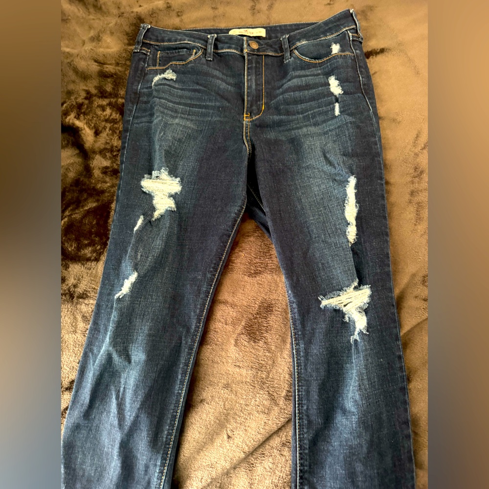 Never worn, doesn’t fit me